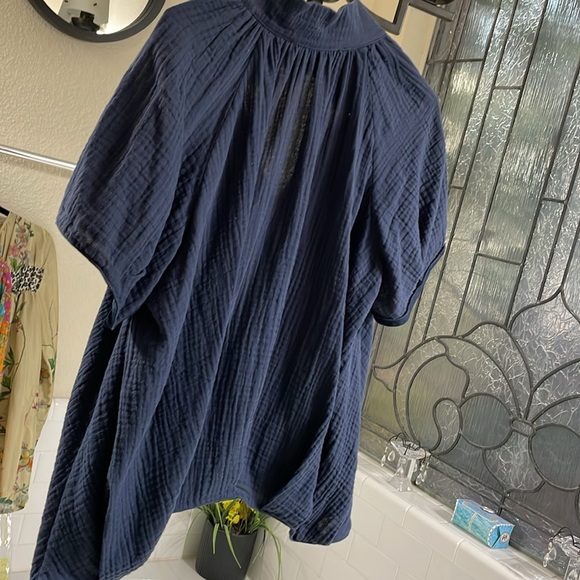 TISH COX Made in Dallas Texas . Navy bubble blouse . NEW w/o Tags . Oversized - Picture 3 of 4